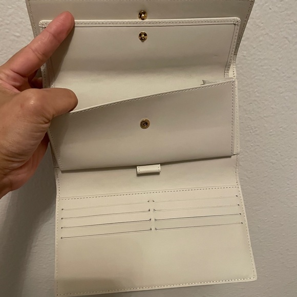 Authentic Louis Vuitton Pearl Vernis Wallet - Picture 2 of 5